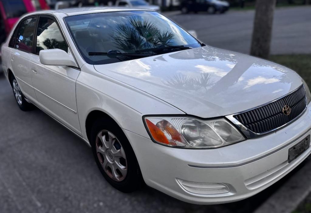 2001 Toyota Avalon XL photo 2